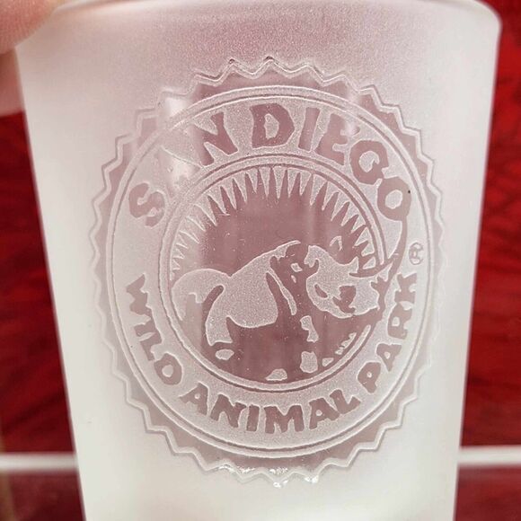 Set of 2 San Diego Zoo Etched Frosted Glass Shot Glasses Collectible Souvenir - Picture 4 of 5